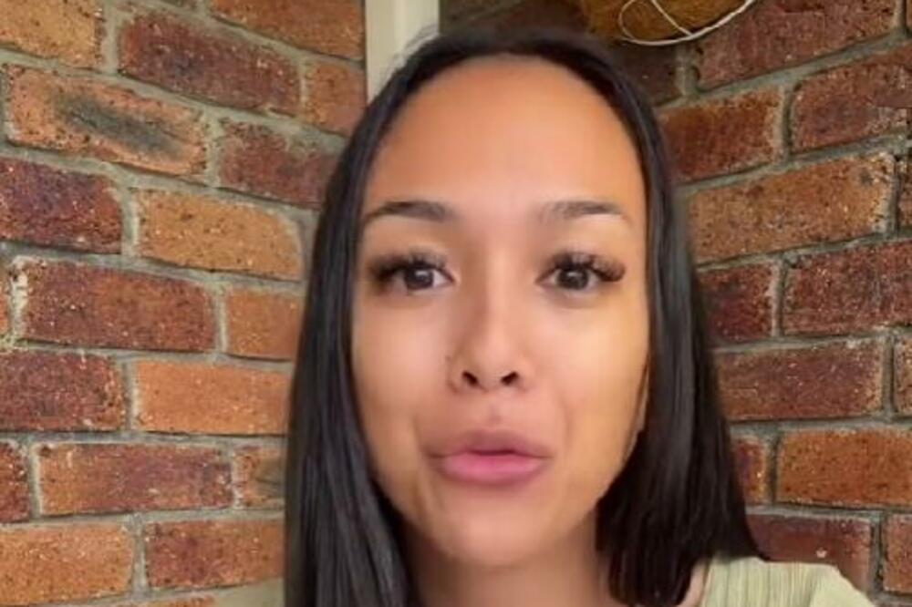 MAJKA RADI NEVEROVATNU STVAR SVOJOJ ĆERKI! Ljudi šokirani, mole je da prestane (VIDEO)