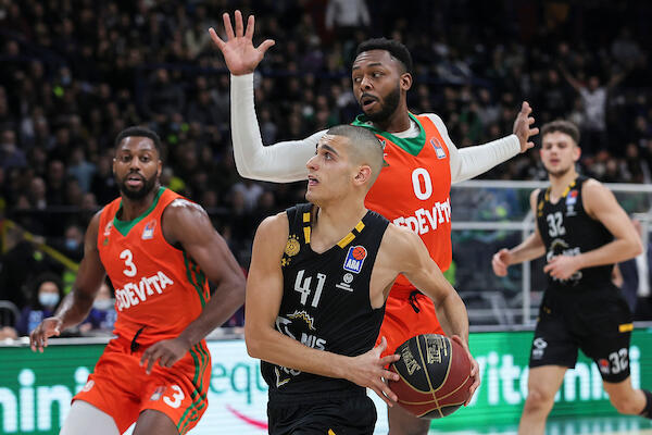 SPECIJALNI GOST IZ NBA STIGAO U BEOGRAD: Uputio se pravo u Arenu na meč Partizana!