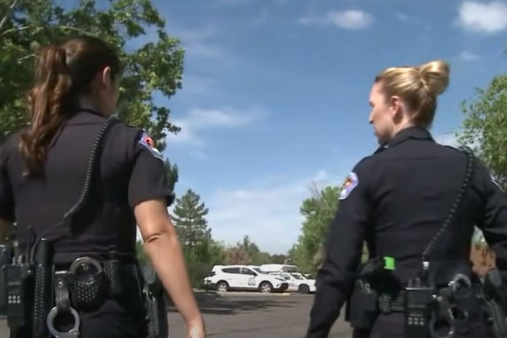 POLICAJKA JE SEDELA NA ULICI, SVI SU JE GLEDALI U ČUDU! Jedan vozač joj je prišao i saznao ISTINU od koje se plače