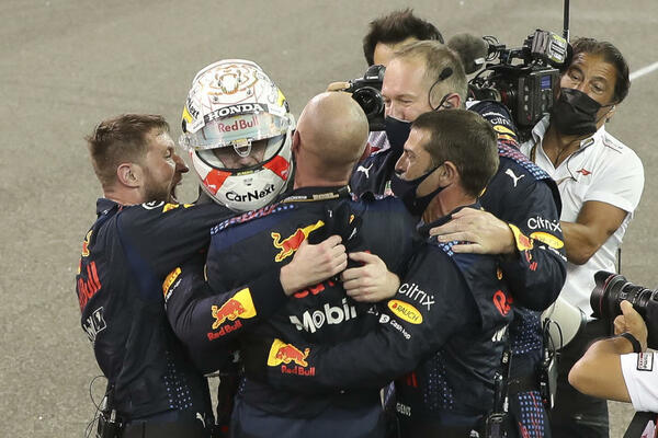 NAJLUĐI FINIŠ SEZONE FORMULE 1 PRIPAO FERSTAPENU: Maks je postao novi SVETSKI ŠAMPION!