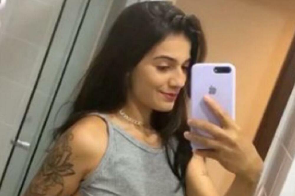 OVA LEPOTICA RADI "PRLJAV" POSAO! Ljudi se čude kad je vide, a ona sa ponosom obavlja to! (FOTO)