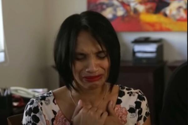 ODMAH SU JOJ UHAPSILI MAJKU! Jedan selfi sa drugaricom otkrio je NAJTUŽNIJU stvar u njenom životu (VIDEO)