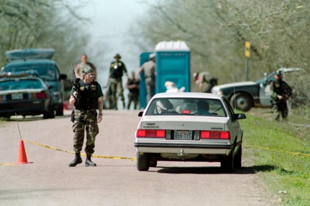 NAPADAČ OTVORIO PALJBU TOKOM BDENJA: Jedna osoba ubijena, 14 ranjeno u pucnjavi u Teksasu!