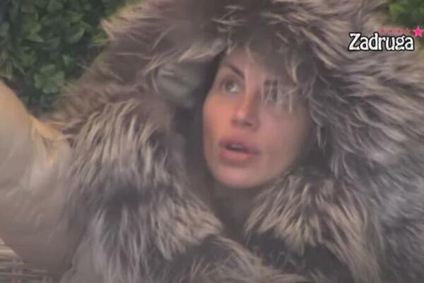 JEZIVO! Dalila se plaši za SVOJ ŽIVOT: Dejan joj je postavio PRAVILA koja MORA DA POŠTUJE NAPOLJU, ona u PANICI