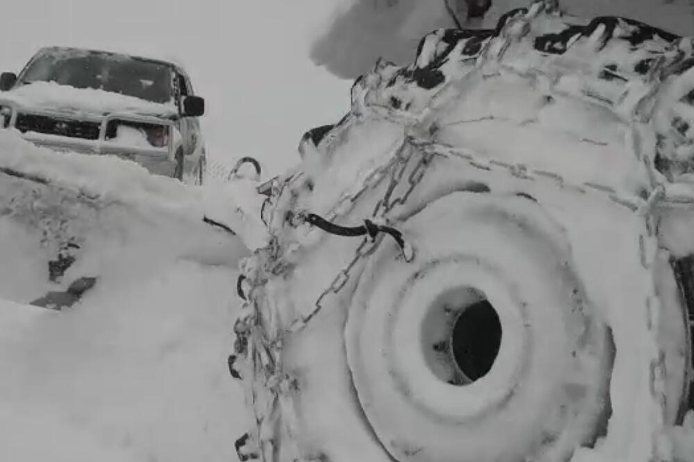 ARILJE NA KORAK DO UVOĐENJA VANREDNE SITUACIJE: Potpuno zavejana 2 sela, ljudi bez struje, putevi neprohodni (FOTO)