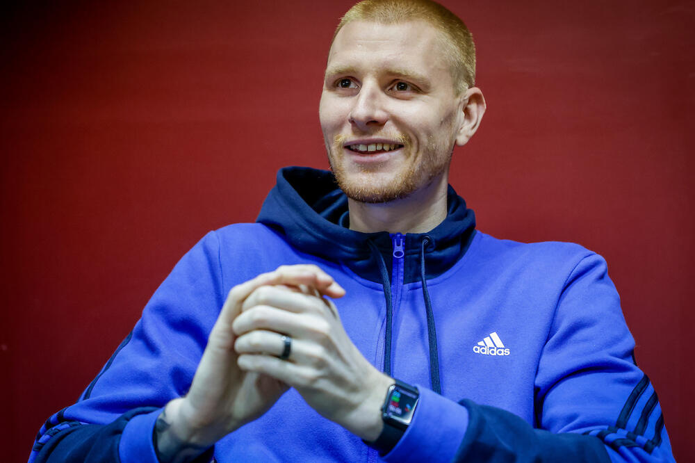 PRVI UTISCI VAJTA U BUDUĆNOSTI! Dotakao se i Crvene zvezde!