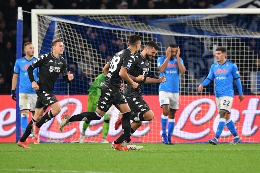 GOL KUTRONEA O KOME BRUJI CELA ITALIJA: Zatresao mrežu rivala, a nije ni video loptu! (VIDEO)