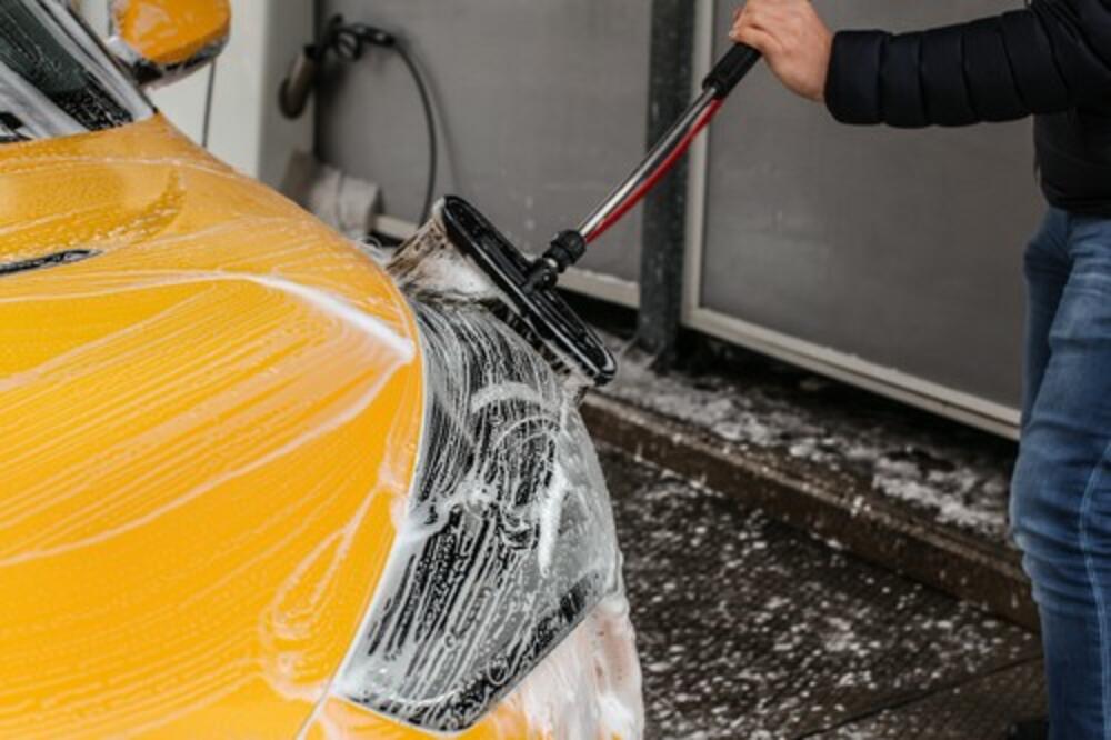 AKO SU VAM KOLA KONSTANTNO PRLJAVA OD INSEKATA OVO JE REŠENJE ZA VAS: Ne oštećuje farbu, a skida svu PRLJAVŠTINU