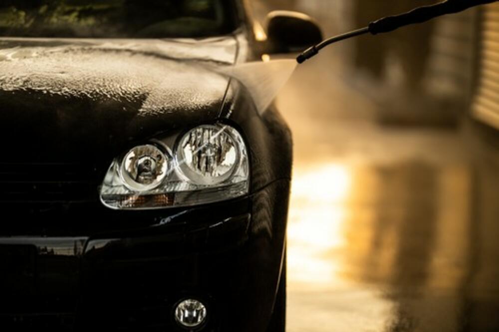 VOZAČIMA TESLE NIJE LAKO U OVOM NEMAČKOM GRADU: Auto-perionice im ne dozvoljavaju ulazak, razlog je JASAN!