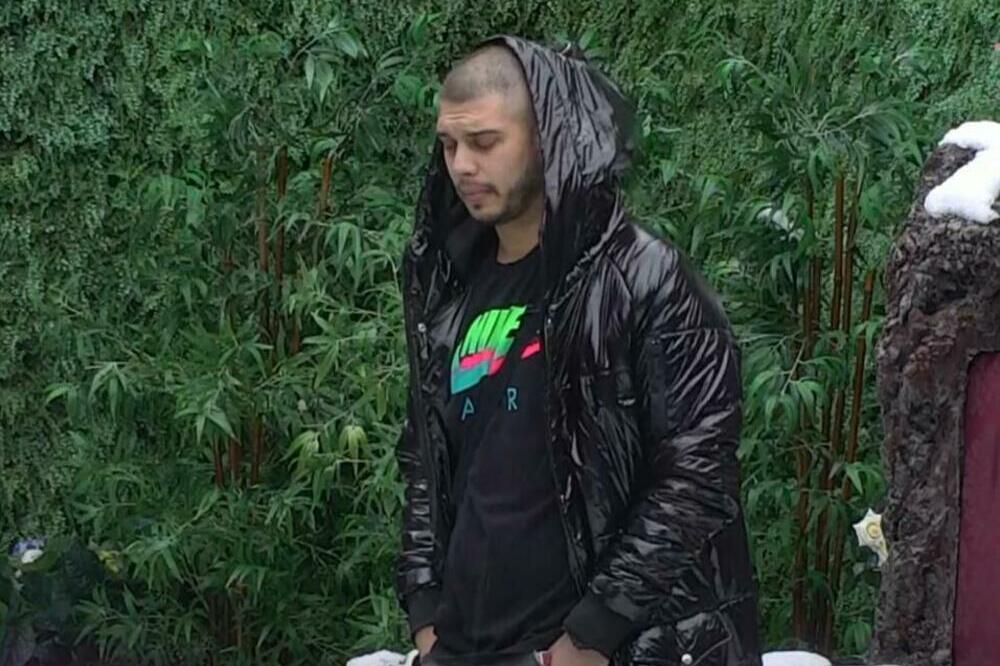 DEJAN DRAGOJEVIĆ NAPIPAO KVRŽICU NA GLAVI, HITNO MORA NA SNIMANJE: Javno se obratio NACIJI (VIDEO)