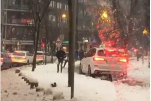 BAHATI VOZAČ KOJI JE PREKRŠIO SVA MOGUĆA PRAVILA: Usred Beograda LUDUJE, ljudi ga gledaju u NEVERICI! (VIDEO)