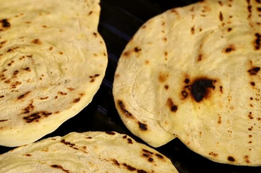 JEDETE IH SAMO UZ ĆEVAPE: Napravite sami MEKANJE LEPINJE, idu uz bilo koji NADEV (RECEPT)