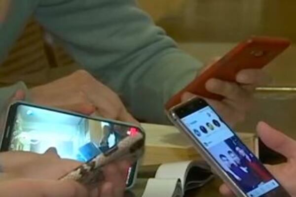 ŠKOLA IZ GORNJEG MILANOVCA UVELA ZABRANU MOBILNIH TELEFONA: Ne smeju da ih koriste ni nastavnici, a ovo su KAZNE