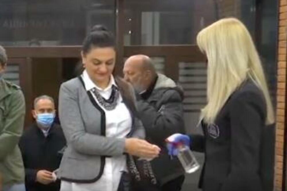 "IZIGRAVAŠ DEŽURNOG POLICAJCA, NEKAD MI JE NEPRIJATNO": Kako je biti kovid redar i sa čim se suočavaju na terenu?