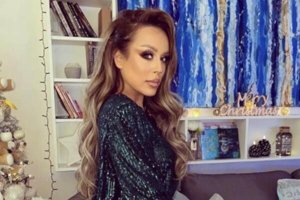 ZAVIRITE U NOVOGODIŠNJU ČAROLIJU U DOMU SLAĐE ALEGRO: Luksuz na sve strane, svaki kutak moderno sređen! (FOTO)