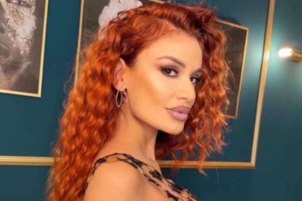 ŠOK! INDIRA ARADINOVIĆ IMALA SAOBRAĆAJNU NESREĆU: Automobil joj demoliran! (FOTO)