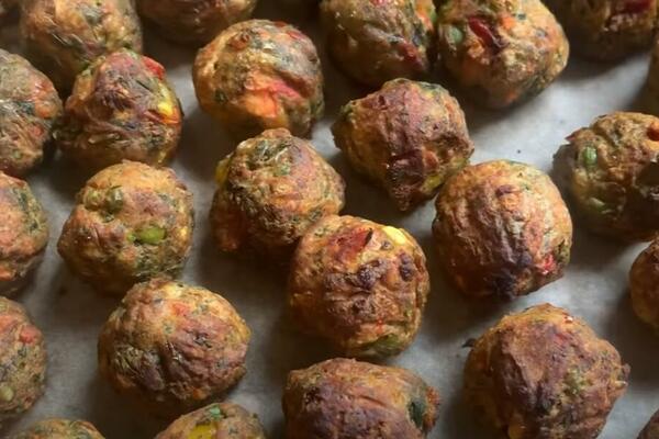 PLJESKAVICE SA PEČURKAMA I PASULJEM: Tope se u USTIMA, idu uz bilo koji PRILOG (RECEPT)