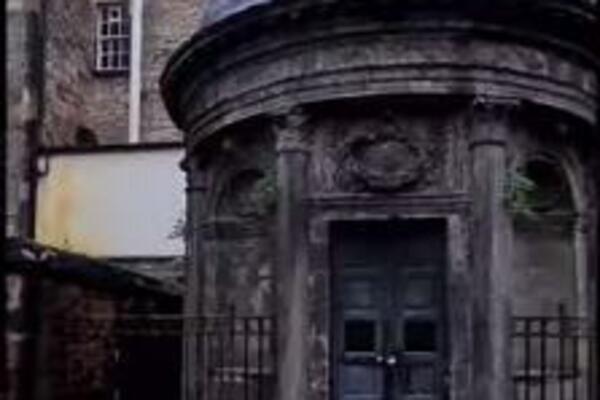 Provalio u ukleti grob i FOTOGRAFISAO TELO da utvrdi pol: Usledila je drama kakvu nije mogao da zamisli (VIDEO)