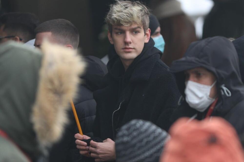 POTRESNE SCENE NA SAHRANI KRISTINE KIKE ĐUKIĆ! Evo ko je sve od Jutjubera došao da se poslednji put pozdravi! FOTO