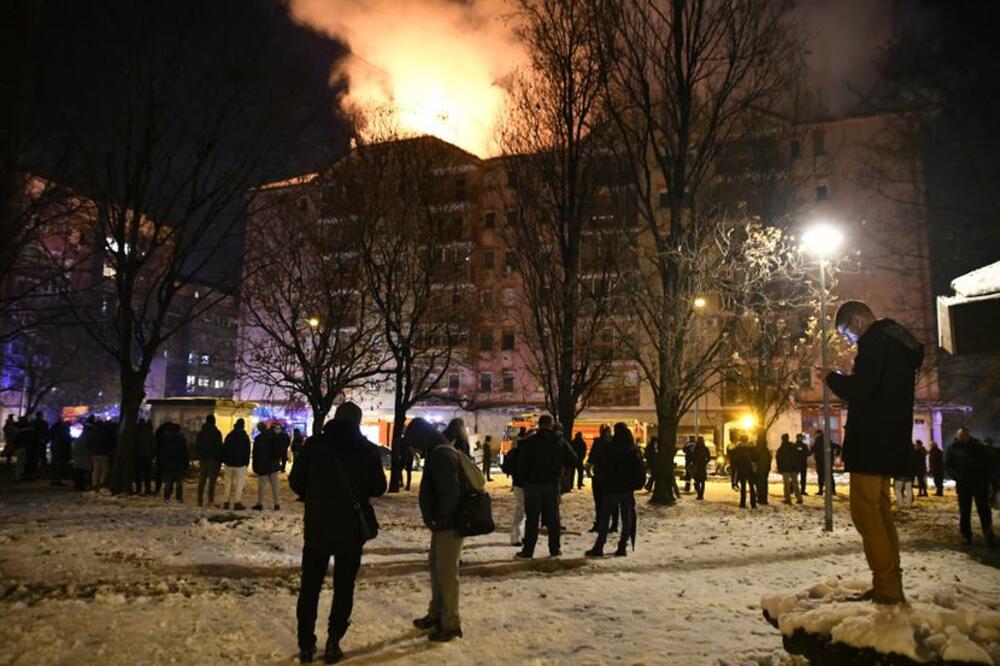 STANARI ZGRADE NA LIMANU KOJU JE ZAHVATIO POŽAR SMEŠTENI U HOTEL: Iz stanova uzimaju samo najnužnije (FOTO)