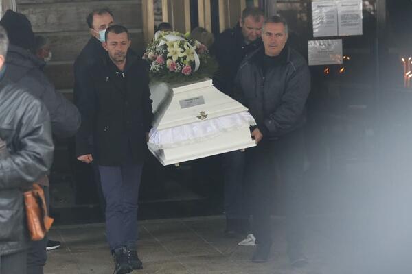 OVOM PESMOM JE KRISTINA ISPRAĆENA NA VEČNI POČINAK, TUGA! (FOTO)