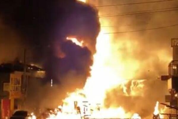 STRAŠNA NESREĆA, PETORO POGINULIH: Avion se zakucao u kamion, nastao je horor!