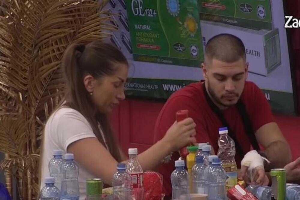 NA KORAK DO POMIRENJA!? DALILA NAPRAVILA DORUČAK DEJANU, pa ga nahranila! (VIDEO)