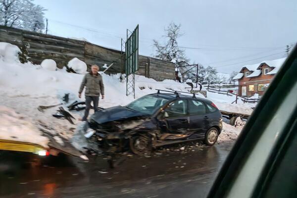 STRAVIČAN UDES KOD ZLATIBORA: Sudarila se TRI VOZILA, saobraćaj je OBUSTAVLJEN, jezive FOTOGRAFIJE (FOTO)