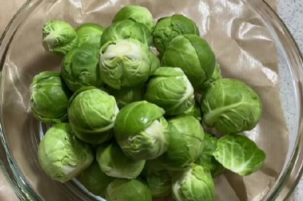 UKUSNA PROKELJ SALATA: Brzo se SPREMA, puna VITAMINA (RECEPT)