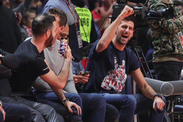 POTVRĐEN DATUM KAD JE ĐOKOVIĆ DOBIO POZITIVAN TEST: Dežurni pljuvač odmah napao Novaka zbog onog što je usledilo!