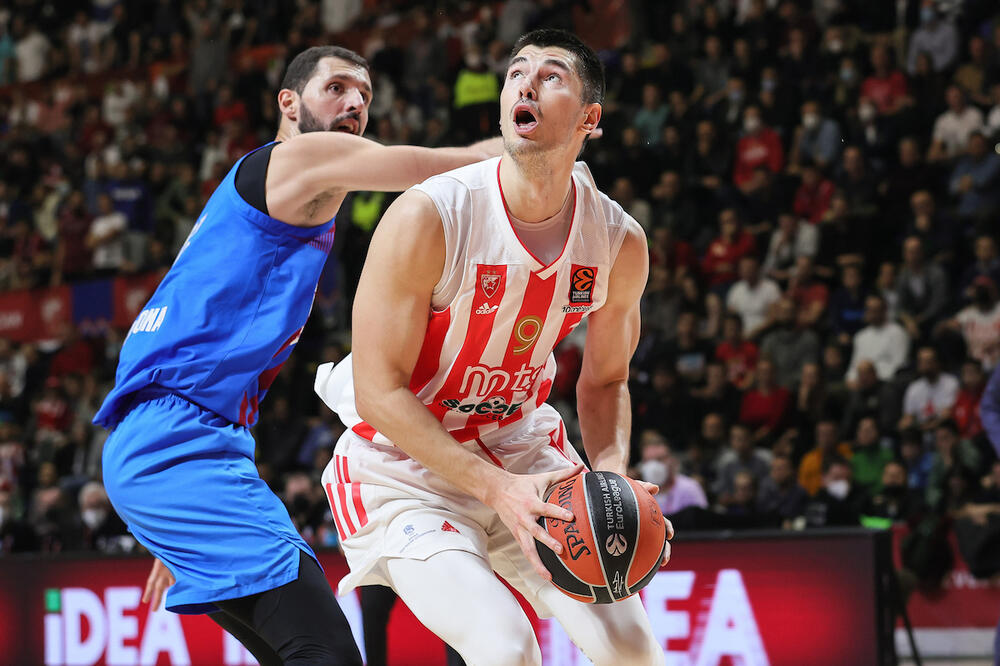 NINA MICIĆ U NEBRANOM GROŽĐU pre duel Zvezde u Evroligi! BRAT NA JEDNOJ MOMAK NA DRUGOJ STRANI! (FOTO)