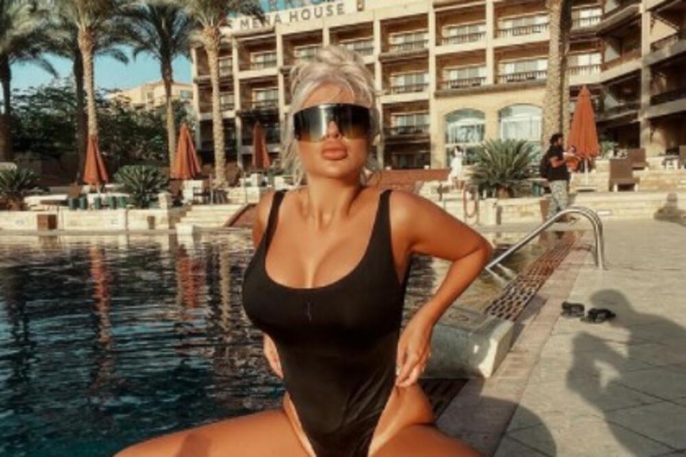 FOLK PEVAČICA DRMA INTERNET VANVREMENSKOM POZADINOM: Nauljene POLUTKE POCEPALE KUPAĆI, PAKLENO koliko je DOBRA!