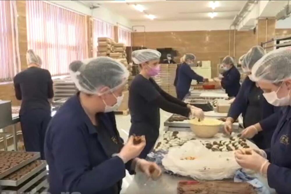 KAKO IZGLEDA FABRIKA KOLAČA? Jedna se nalazi u Trgovištu, a radi se punom parom! (FOTO)