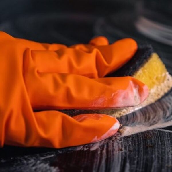 Nikada ne bacajte stari sunđer: Kada vidite čemu samo služi, čuvaćete ga kao oči u glavi