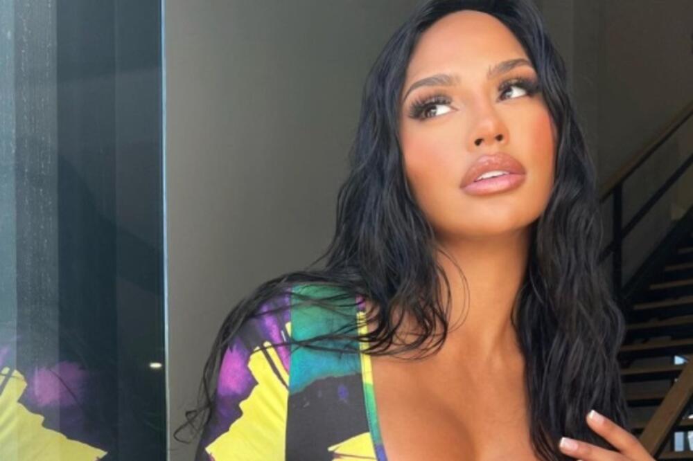 VRELA CRNKA POKAZALA I PREVIŠE PA DIGLA PRITISAK: Grudi KIPE iz uske haljine, OVAKVE OBLINE MALO KO IMA! (FOTO)