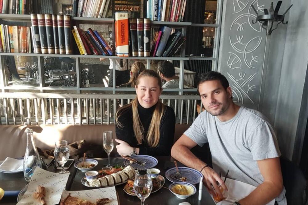 DVOJE DECE DOBILA JE SA POZNATIM KOŠARKAŠEM: Pogledajte ko su sestra i brat po majci Filipa Živojinovića! (FOTO)