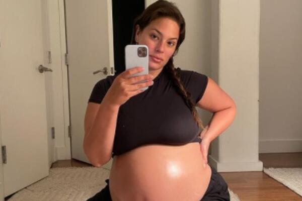 MANEKENKA SKINULA SE POTPUNO GOLA, A SAMO ŠTO SE NIJE PORODILA! Ljudi FRAPIRANI SCENAMA: "Sledeće je uživo prenos"