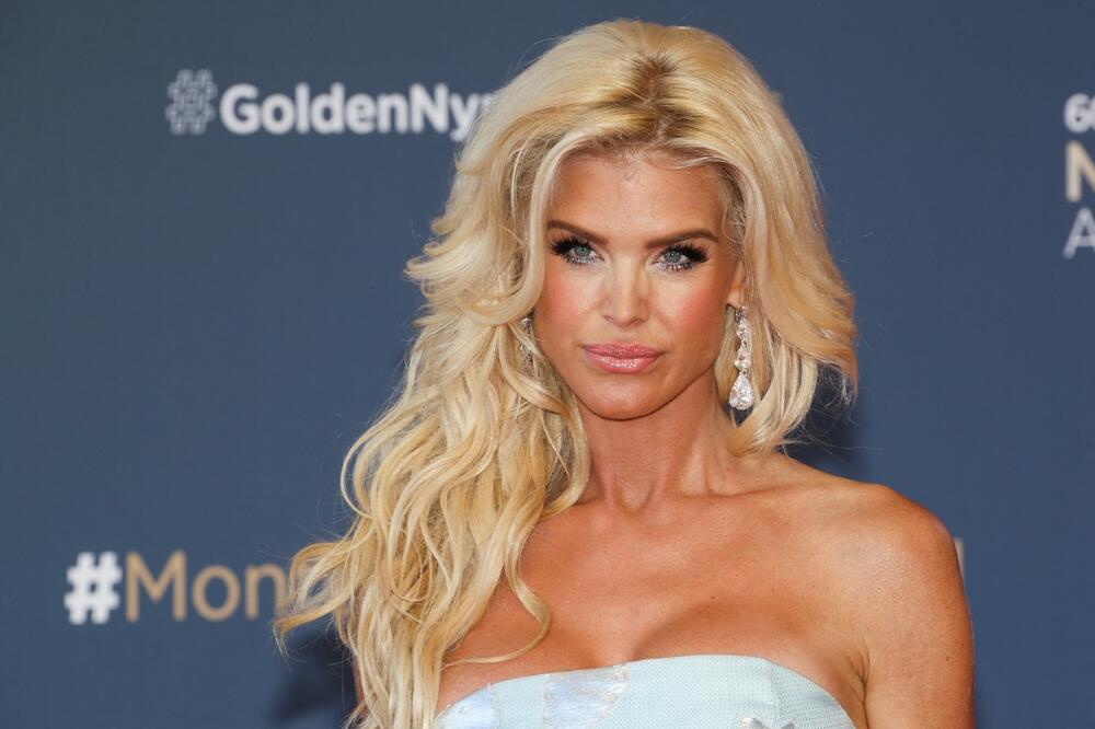 BIVŠA PLEJBOJ ZEČICA SE SKINULA I POKAZALA SAVRŠENO TELO U PETOJ DECENIJI: Nju ćete sanjati noćima, kao BOGINJA JE!