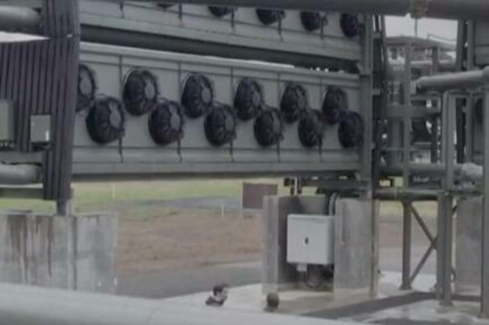 NEVEROVATNO! Najveća mašina za usisavanje UGLJENIKA na svetu se uključuje na Islandu (VIDEO)