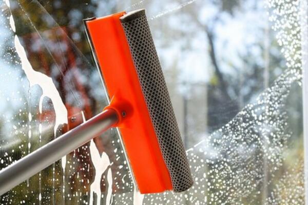 PROZORI ĆE DA VAM SIJAJU, A POTREBNA SU SAMO 2 SASTOJKA NA KOJE NE BISTE POMISLILI:Već ih imate i RADE TOP POSAO!