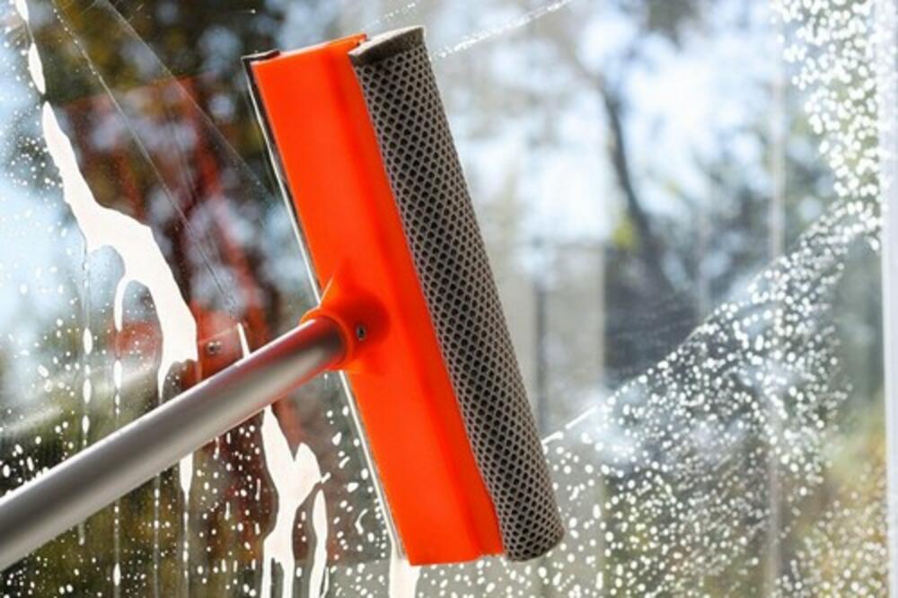 PROZORI ĆE DA VAM SIJAJU, A POTREBNA SU SAMO 2 SASTOJKA NA KOJE NE BISTE POMISLILI:Već ih imate i RADE TOP POSAO!