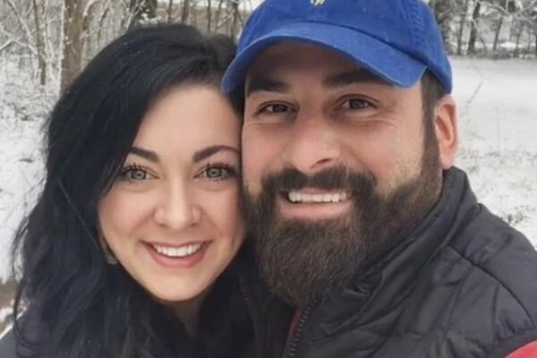 OTAC GLEDAO ROĐENU ĆERKU KAKO VODI LJUBAV SA MUŽEM: I ne samo on već i 46 OSOBA, TOTALNA NEVERICA (FOTO)