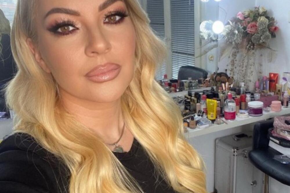 DOM IVANE SELAKOV IZGLEDA BRUTALNO: Kožna garnitura, klavir i pogled sa terase o kojem svi sanjaju! (FOTO)