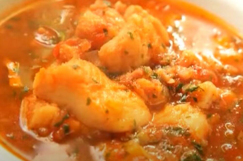 OVAKO DOBRU GUSTU RIBLJU ČORBU NISTE PROBALI NI NA JEDNOJ SLAVI: Dovoljna je samo jedna kašika (VIDEO)