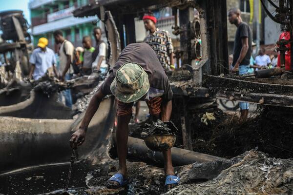 "POTREBNA NAM JE MAKSIMALNA POMOĆ": Broj žrtava eksplozije cisterne na Haitiju skočio na 75 (FOTO)