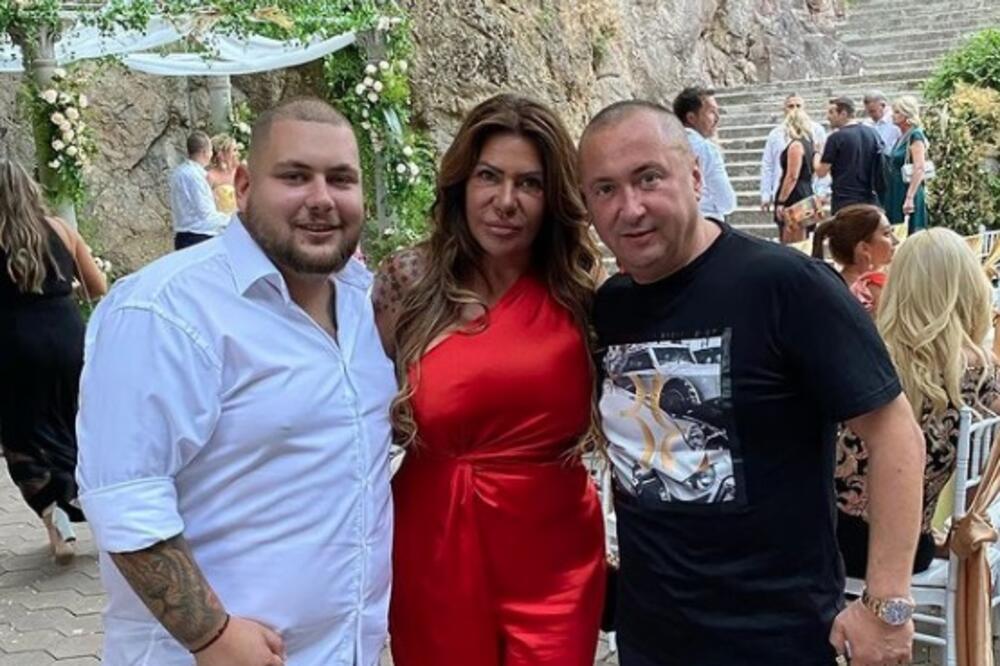 ĐANIJEV SIN PRIGRLIO MLADU: IZGOVORILI SUDBONOSNO DA PA PAO PRVI POLJUBAC! (FOTO)