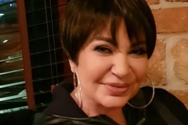 "BOLELO JE, BILA SAM U VEŠTAČKOJ KOMI 9 SATI!" Stoja išla na LIPOSUKCIJU: Napatila se, ali je "HTELA DA BUDE RIBA"