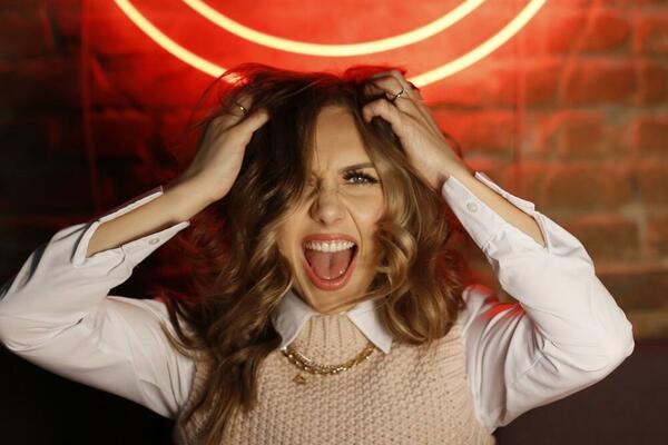 HIMNU BARA PEVA ZVEZDA GRANDA: Zorja Pajić sa mužem napisala pesmu ŽELIM koja će obeležiti RIJALITI! (FOTO)