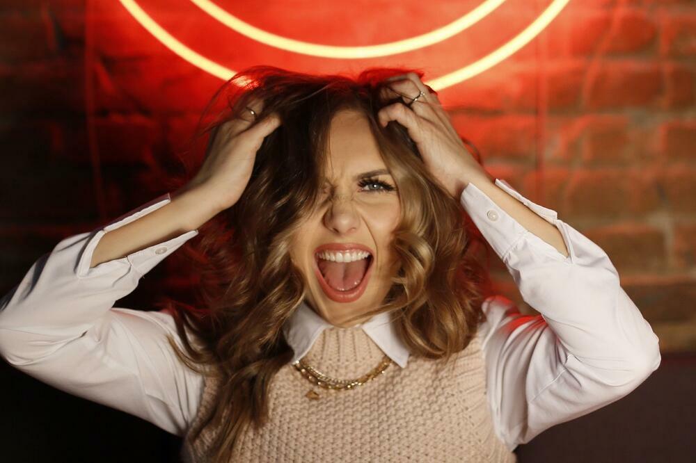 HIMNU BARA PEVA ZVEZDA GRANDA: Zorja Pajić sa mužem napisala pesmu ŽELIM koja će obeležiti RIJALITI! (FOTO)