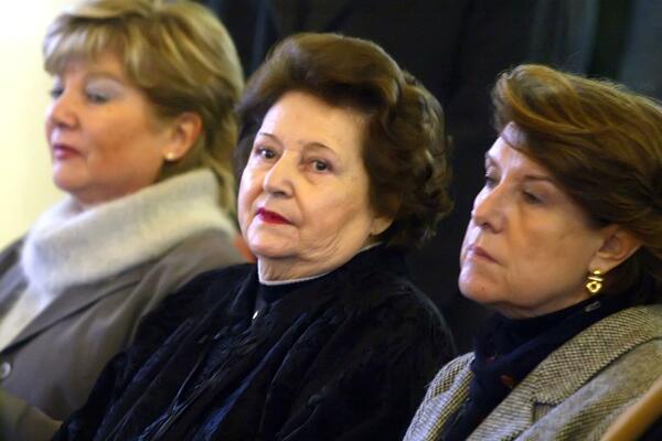 MEDIJI JAVLJAJU, UMRLA JE UDOVICA OZLOGLAŠENOG DIKTATORA: Mnogo je krvi na NJEGOVIM RUKAMA, sve vreme BILA PORED!